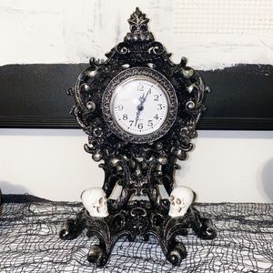 Gothic Skull Clock